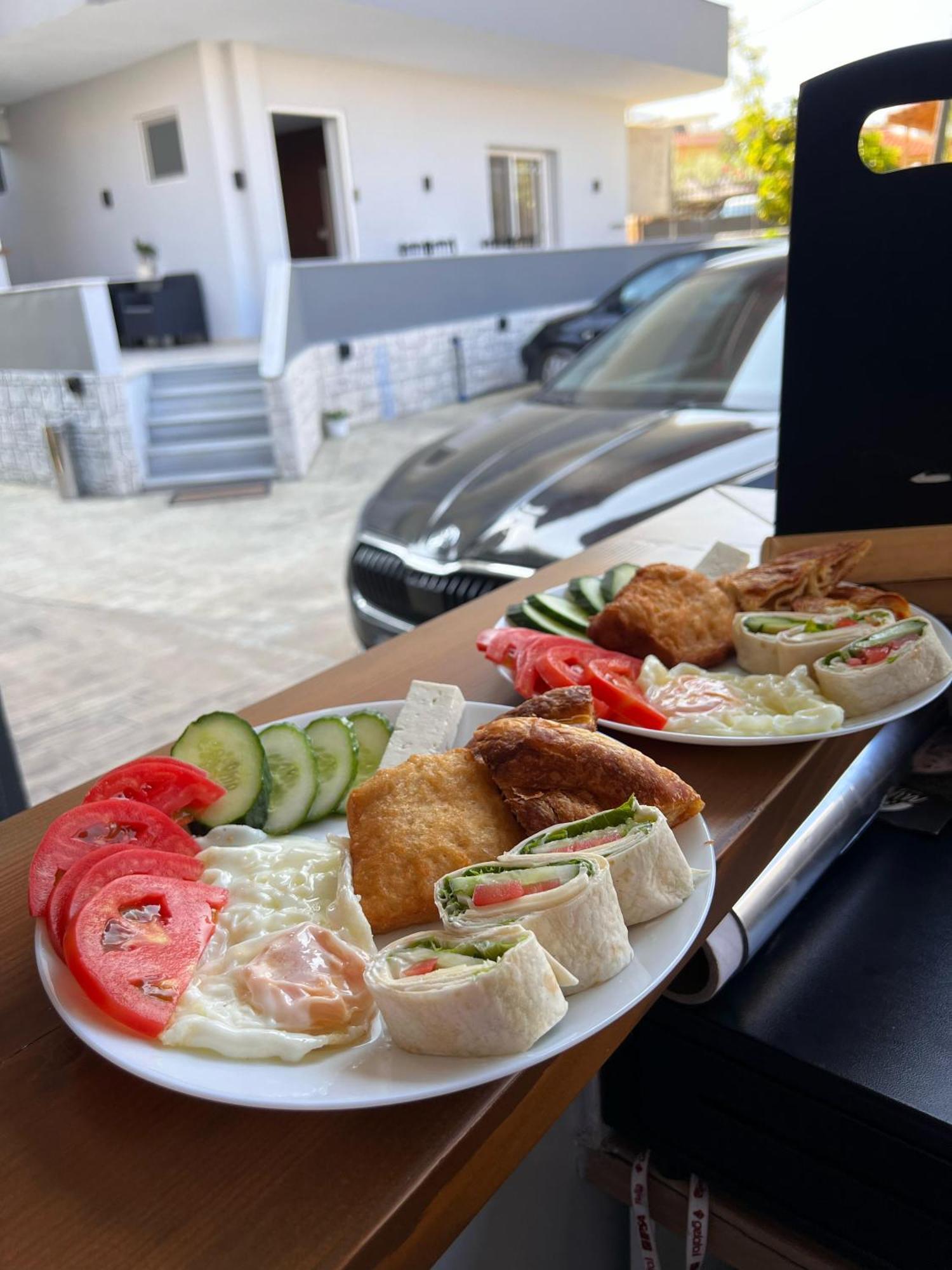 Golden Oak Hotel 3*