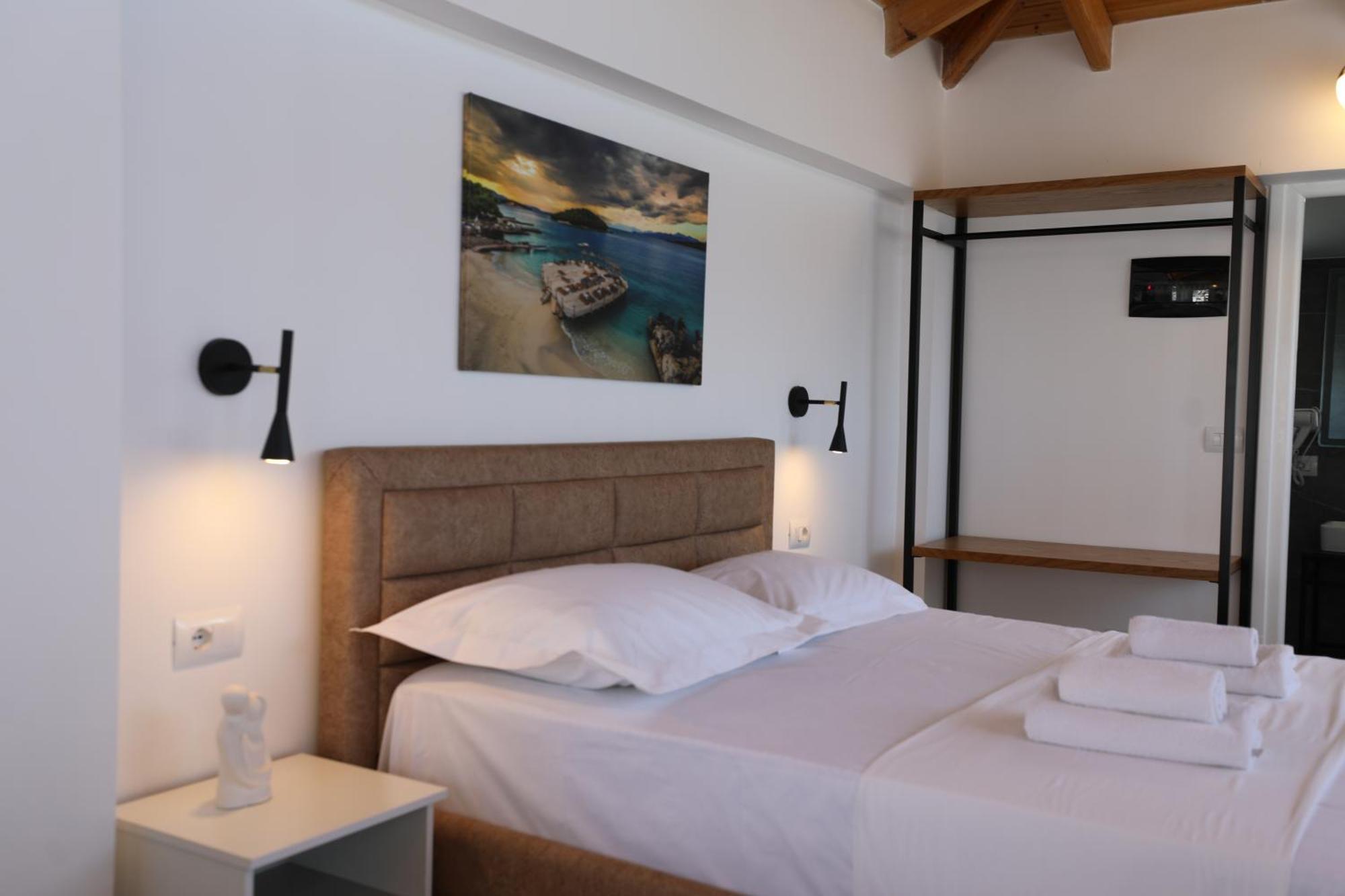 Golden Oak 3*