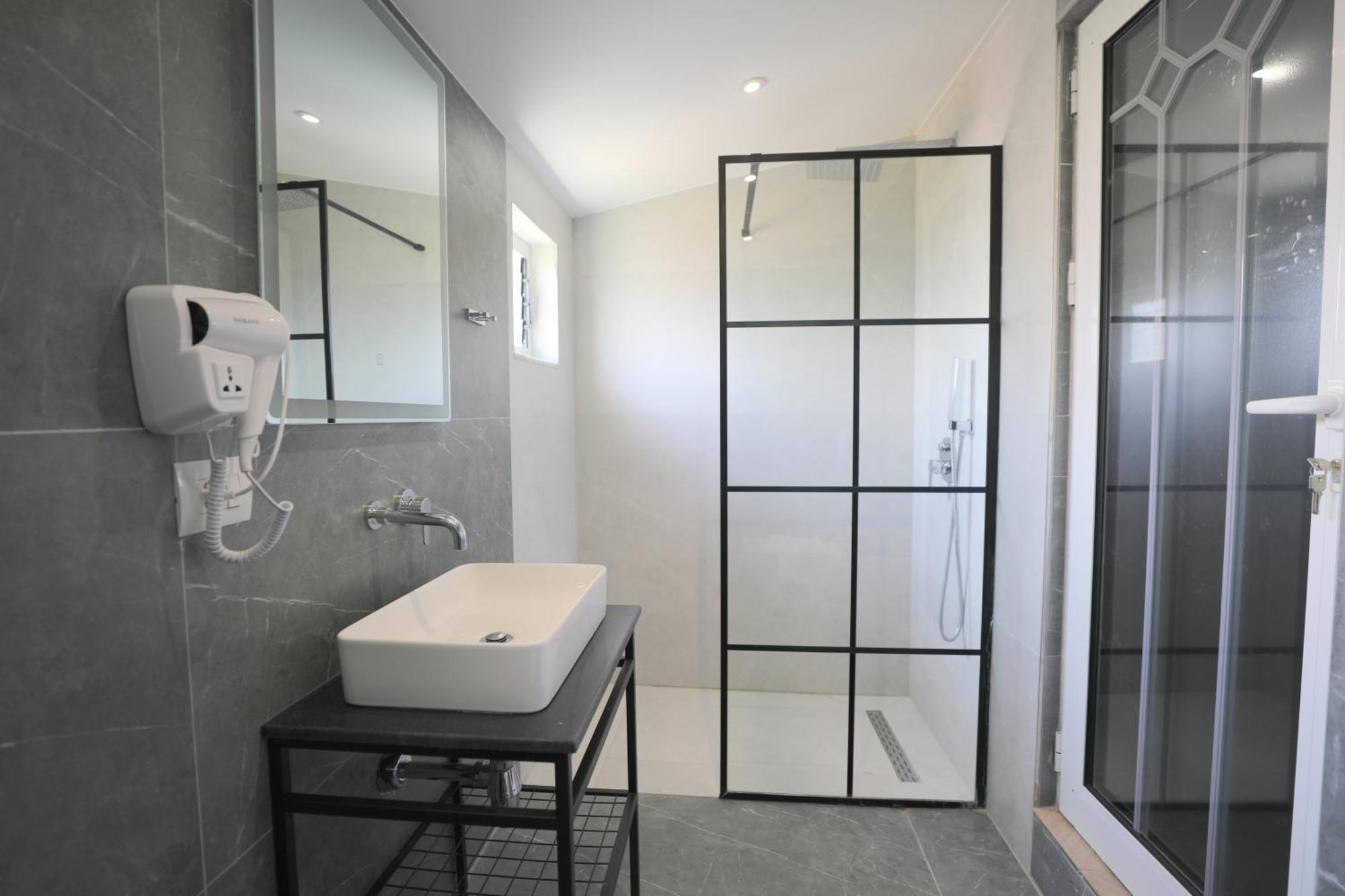 Golden Oak Hotel Ksamil