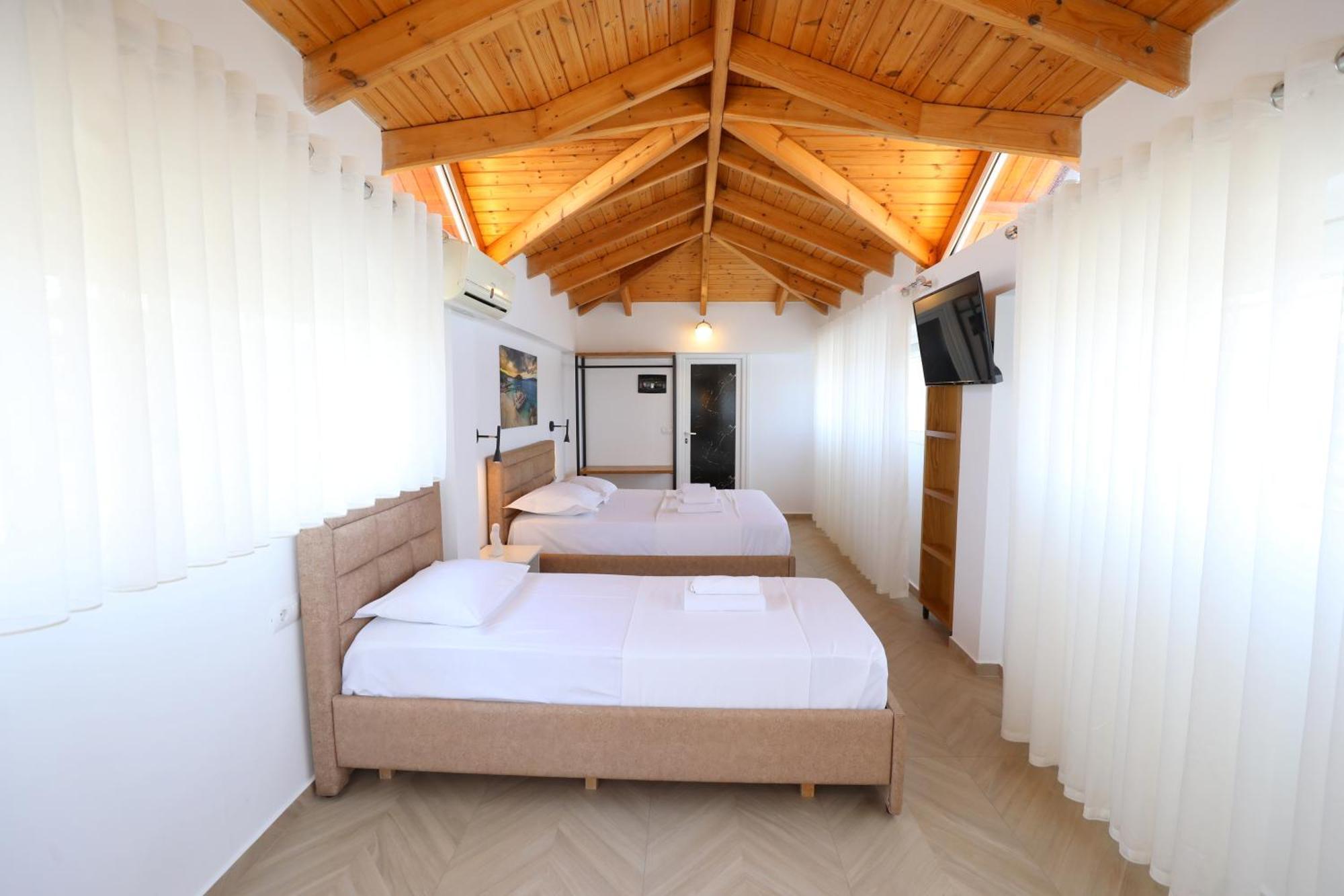 Golden Oak 3*